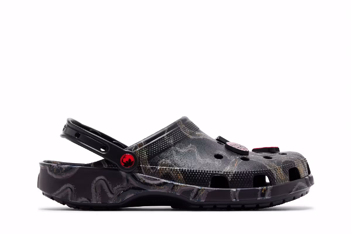 Stranger Things x Crocs Classic Clog Black Red, view 2