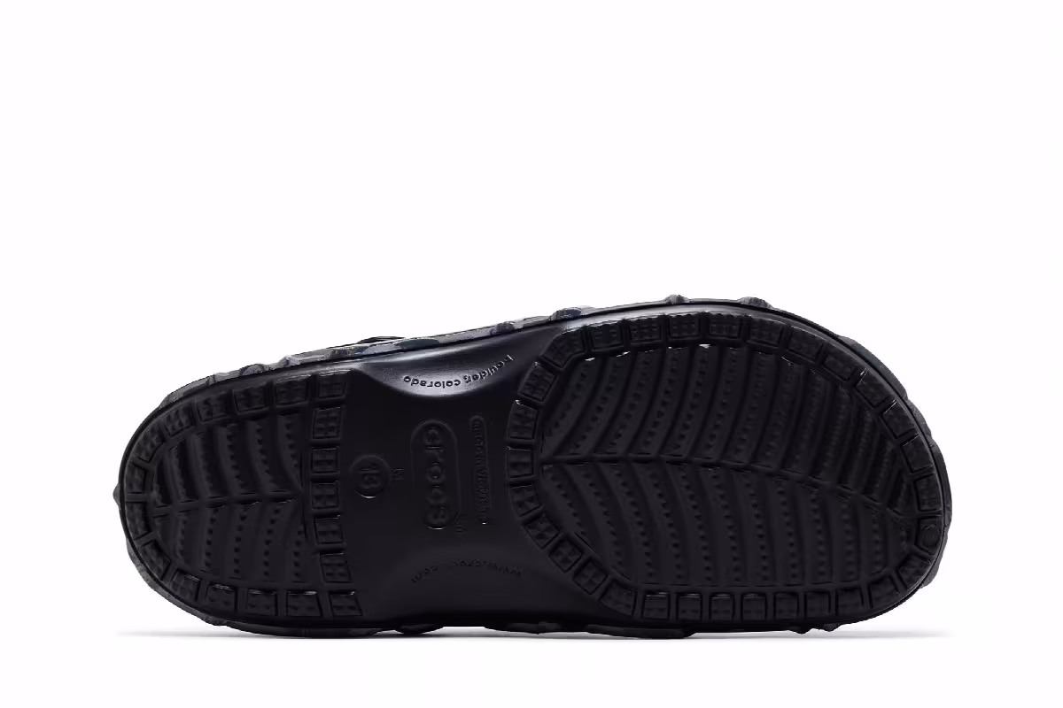 Stranger Things x Crocs Classic Clog Black Red, view 5