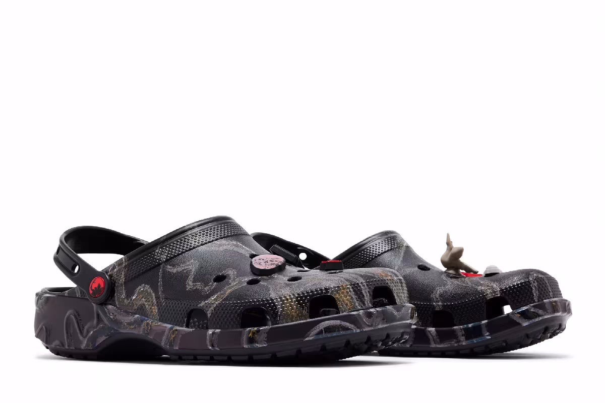 Stranger Things x Crocs Classic Clog Black Red, view 9