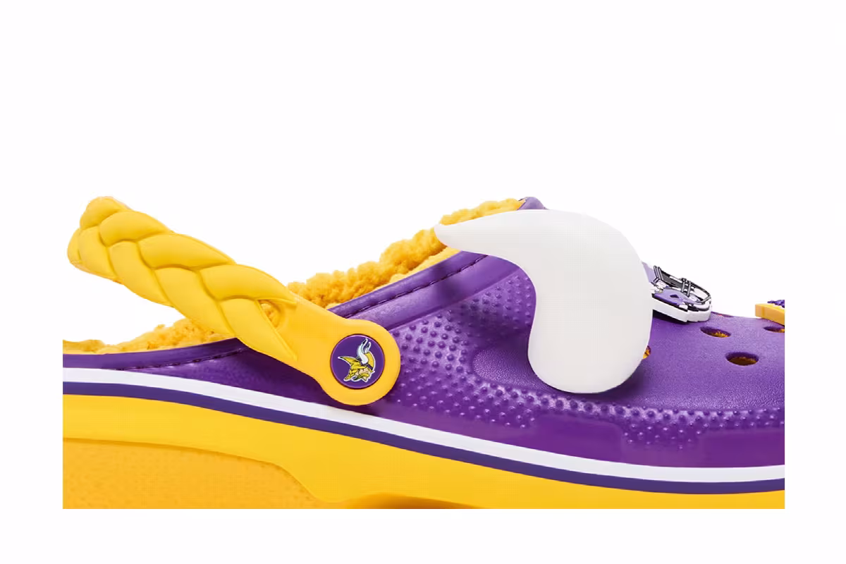 NFL x Crocs Classic Lined Clog Minnesota Vikings, view 3