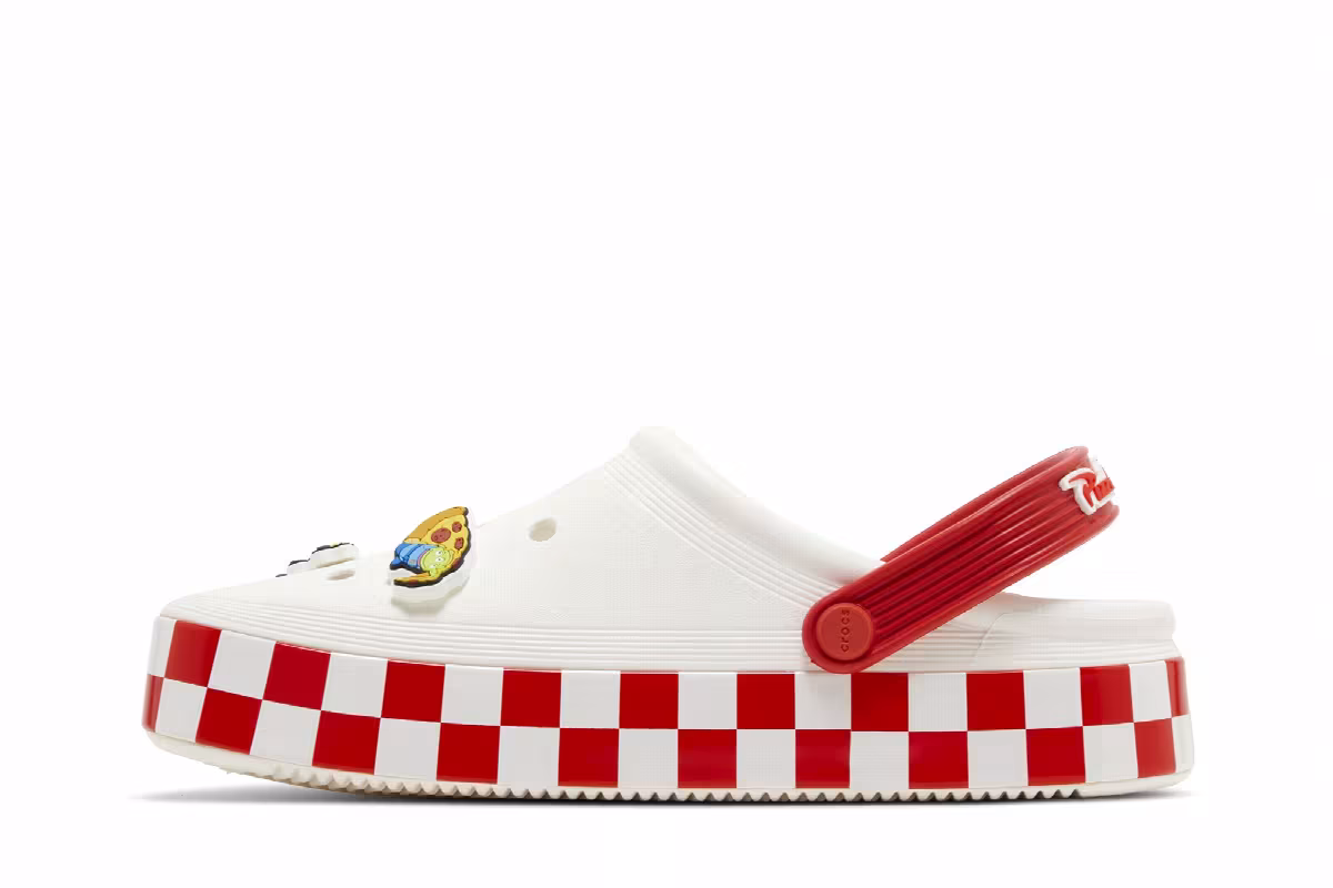Toy Story x Crocs Off-Court Clog Pizza Planet, view 4