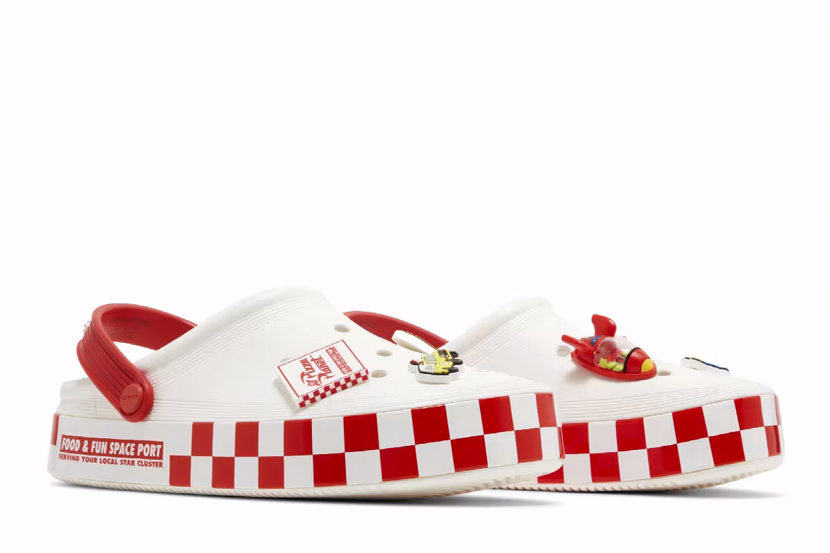 Toy Story x Crocs Off-Court Clog Pizza Planet, view 9