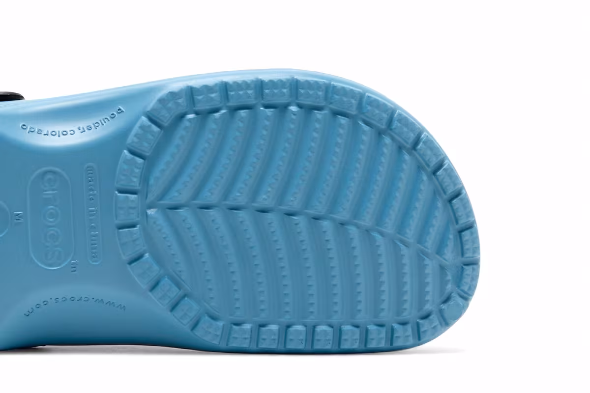 Despicable Me x Crocs Classic Clog Minions, view 6
