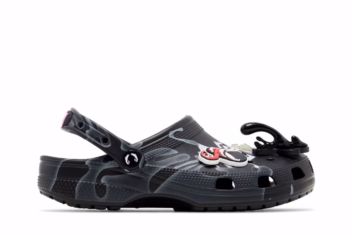 Marvel x Crocs Classic Clog Venom, view 2