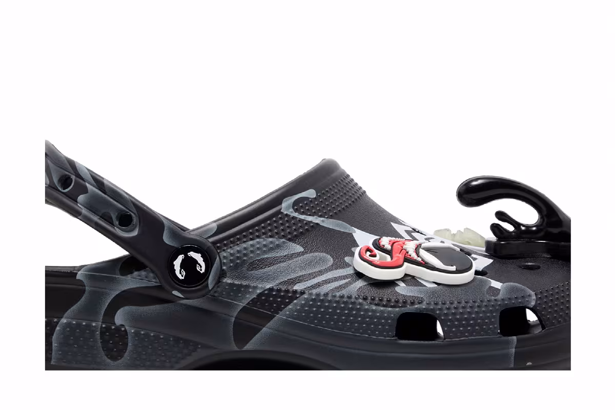 Marvel x Crocs Classic Clog Venom, view 3