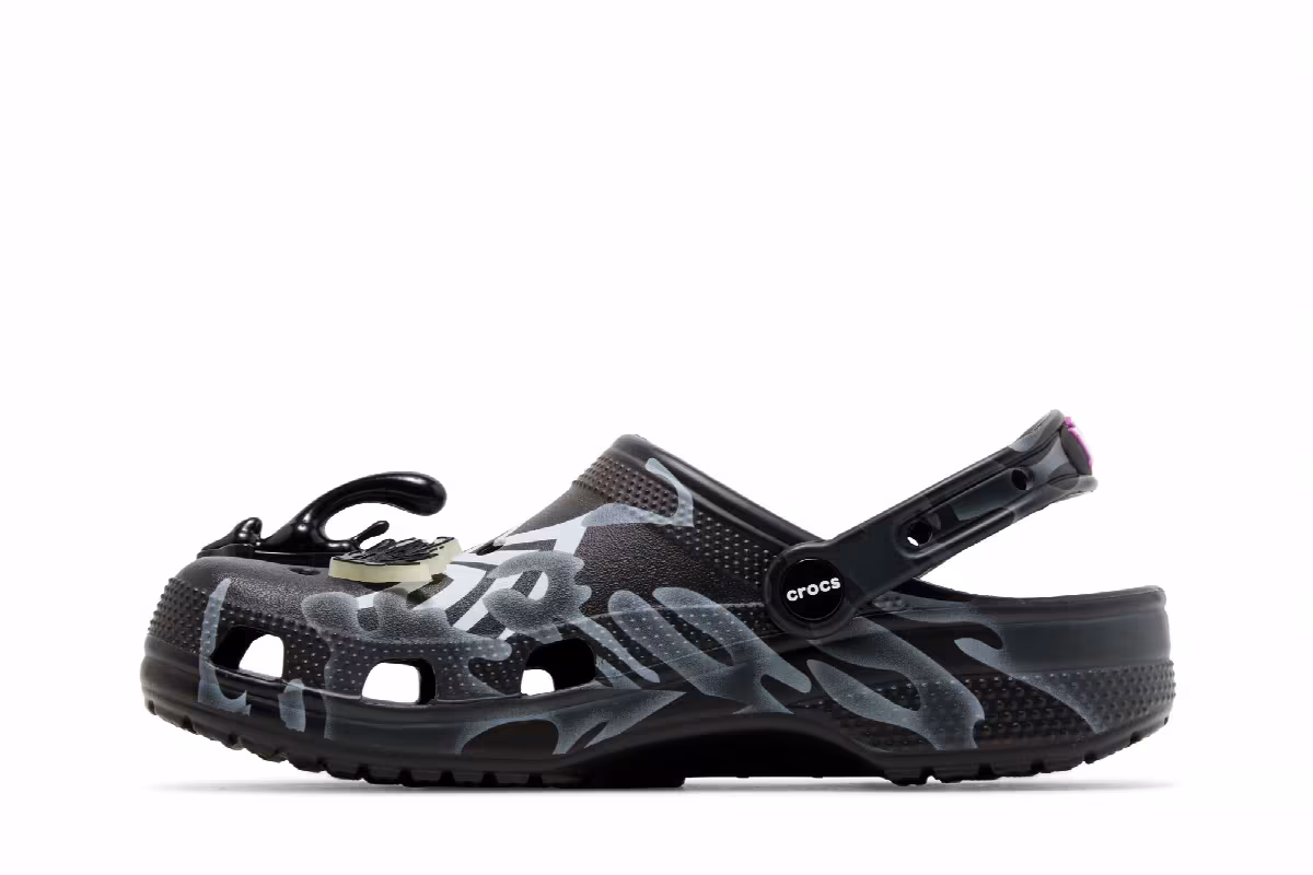 Marvel x Crocs Classic Clog Venom, view 4