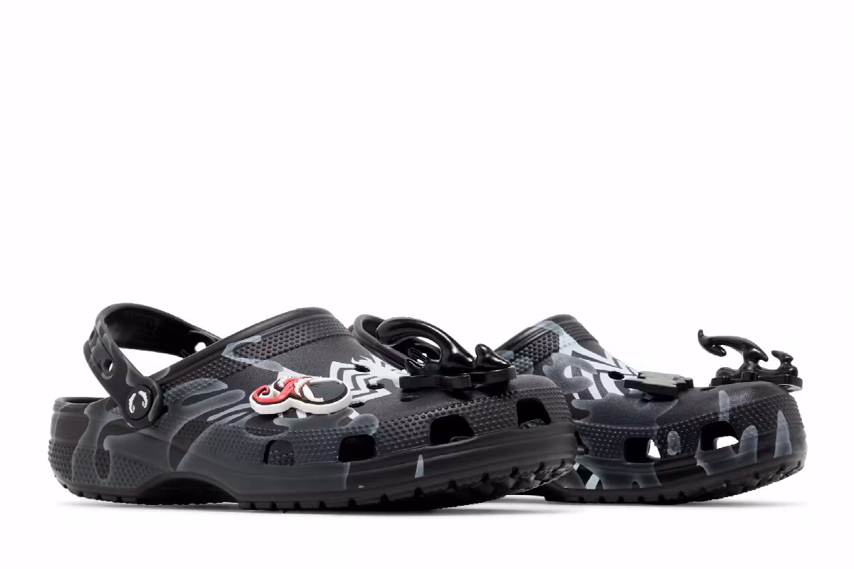 Marvel x Crocs Classic Clog Venom, view 9