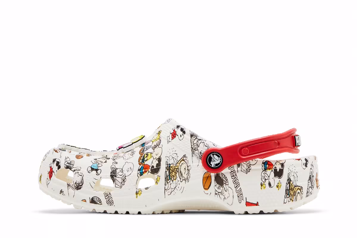 Peanuts x Crocs Classic Clog Allover Print, view 4