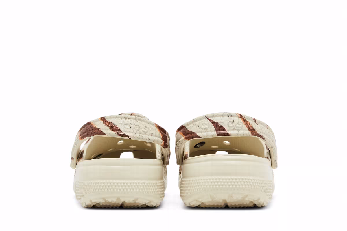 Jurassic World x Crocs Classic Clog Bone, view 7