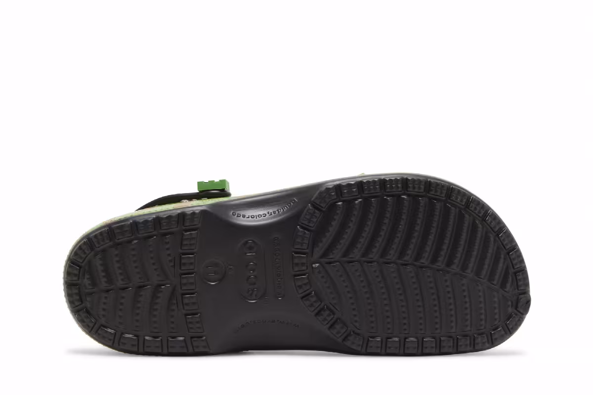 Minecraft x Crocs Classic Clog Grass Block, view 5