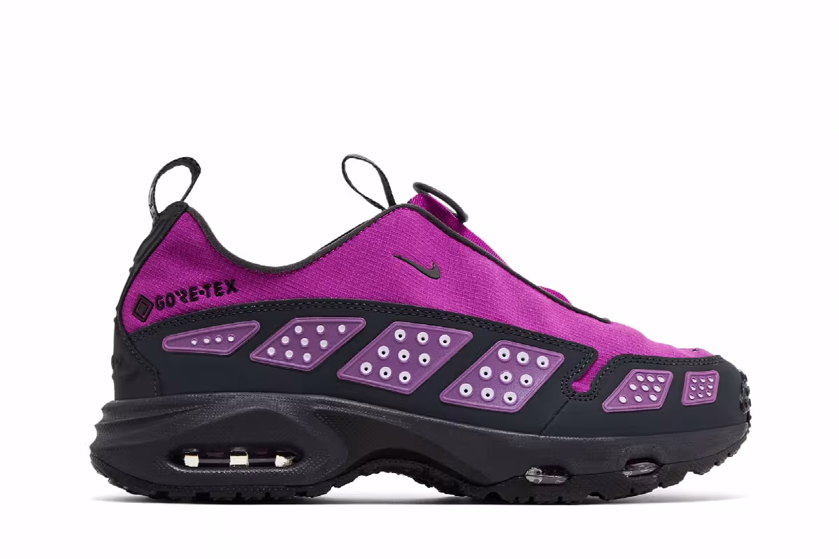 Nike Women's Air Sunder Max GORE-TEX Bold Berry, view 2