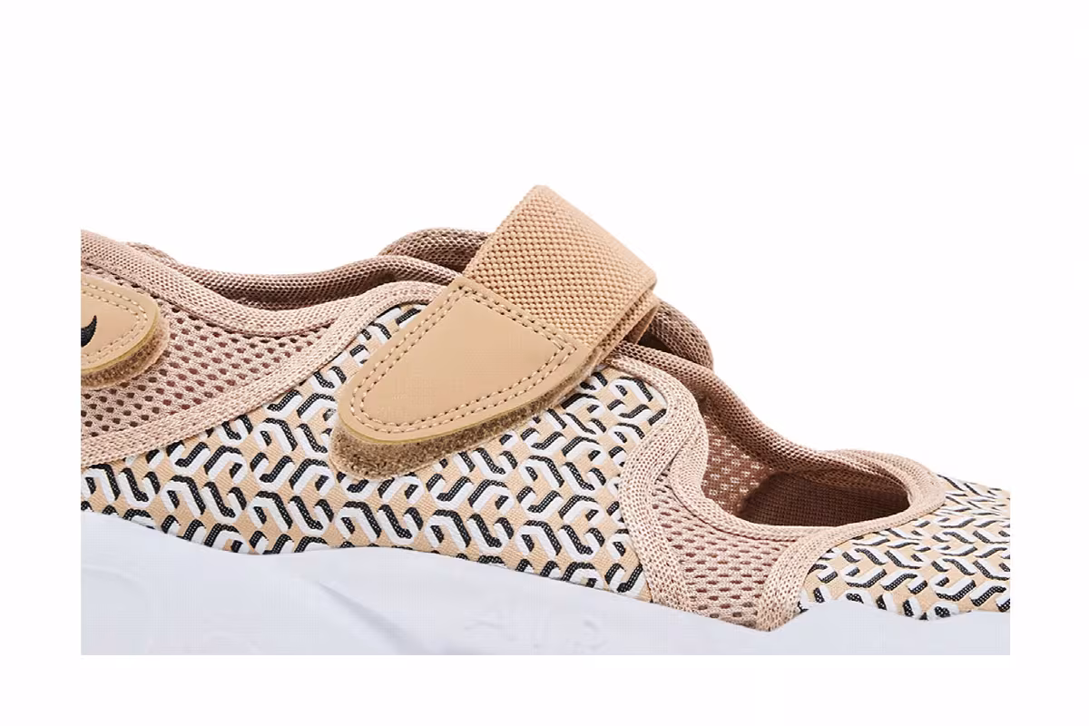 Nike Women's Air Rift United in Victory, view 3