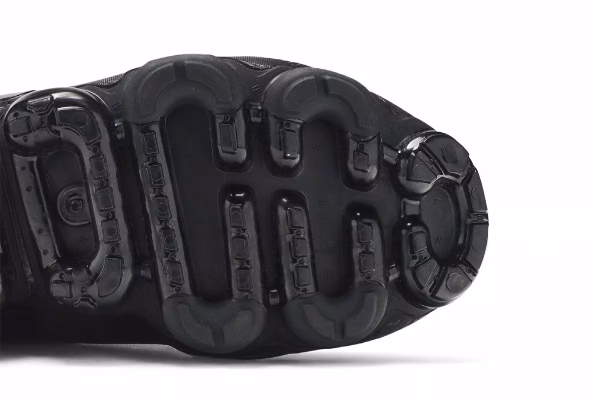 Nike Air VaporMax CS Triple Black, view 6