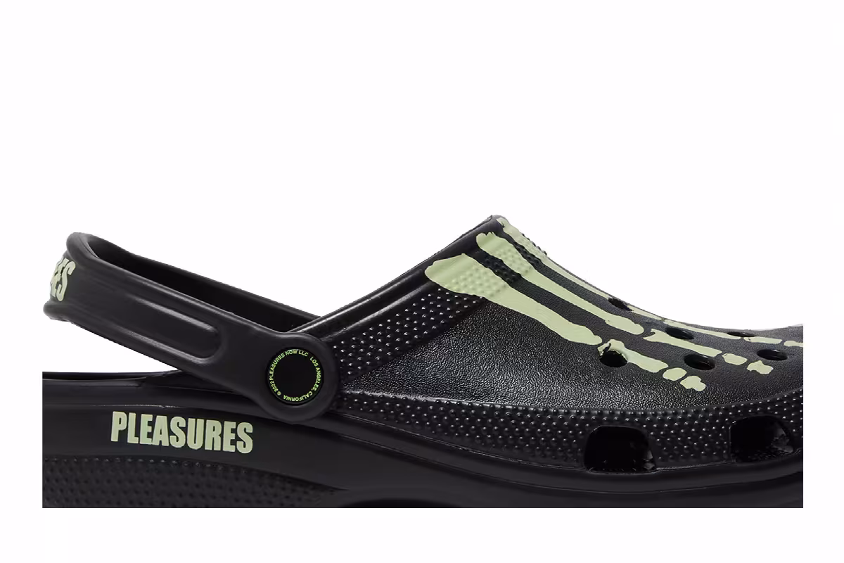 Pleasures x Crocs Classic Clog Skeleton - Glow in the Dark, view 3