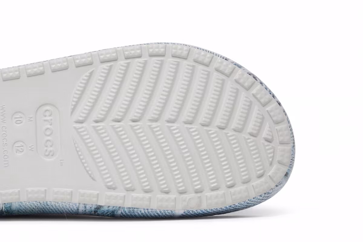 SZA x Crocs Classic Cozzzy Sandal Denim, view 6