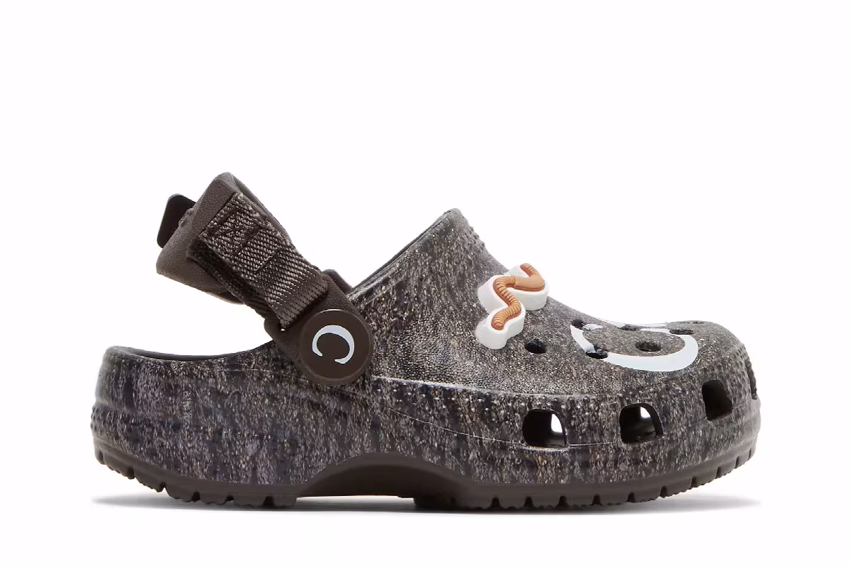 Anwar Carrots x Crocs Clog Kids Soil - Espresso, view 2