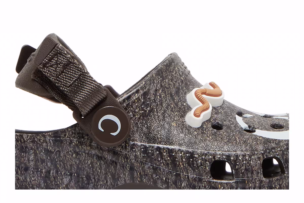 Anwar Carrots x Crocs Clog Kids Soil - Espresso, view 3