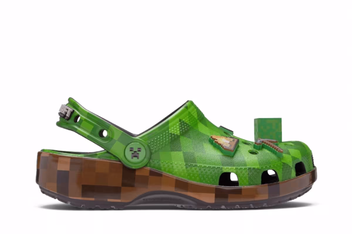 Minecraft x Crocs Classic Clog Big Kid Grass Block, view 2