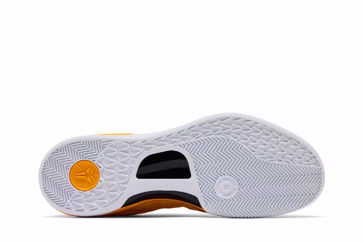 Nike Kobe 8 Protro TB Promo University Gold, view 5
