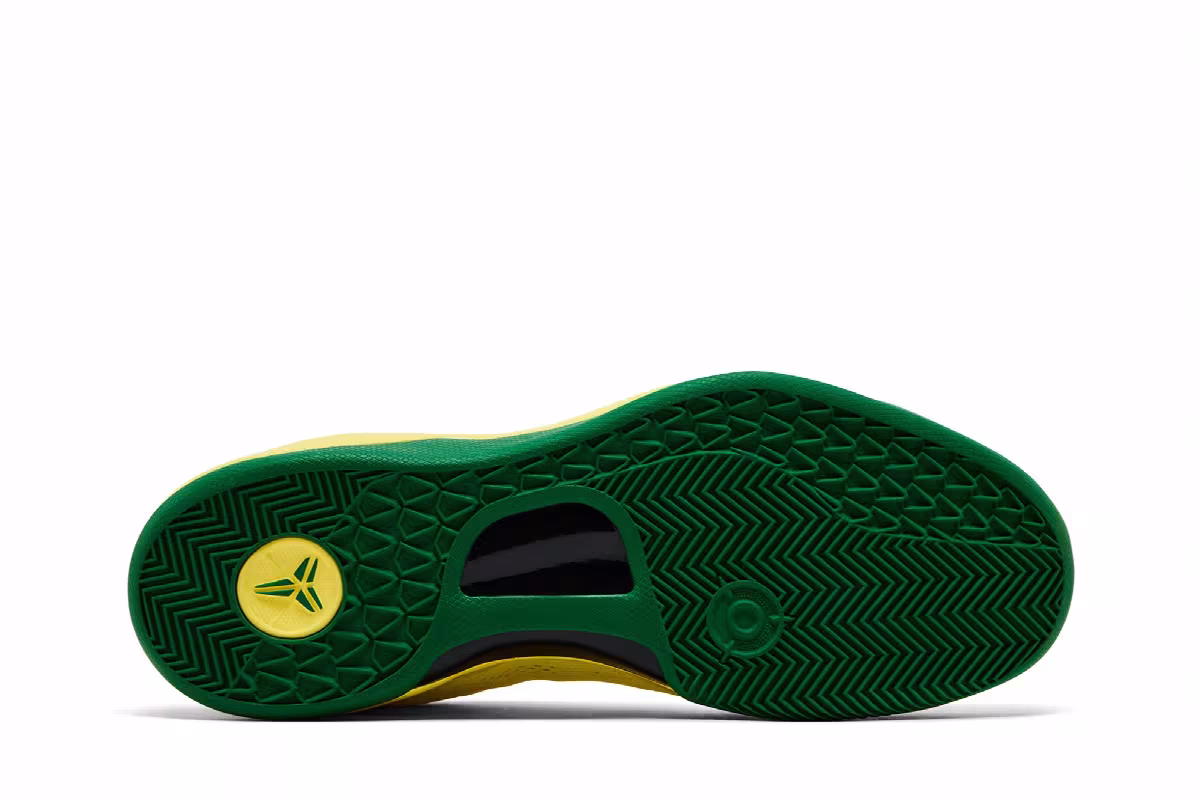 Nike Kobe 8 Protro Oregon Alternate, view 5
