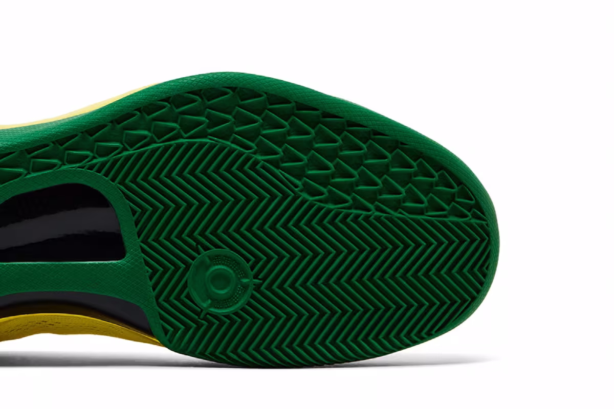 Nike Kobe 8 Protro Oregon Alternate, view 6