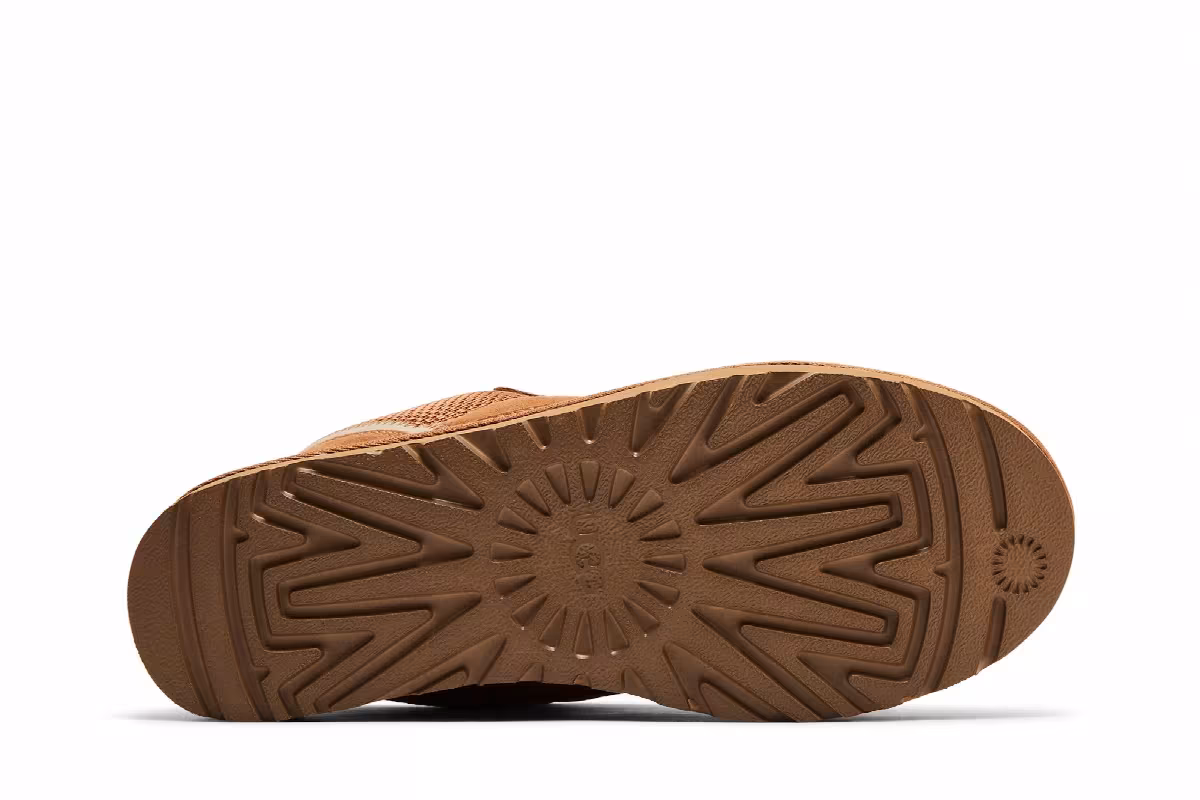 UGG Women's Lowmel Chestnut, view 5