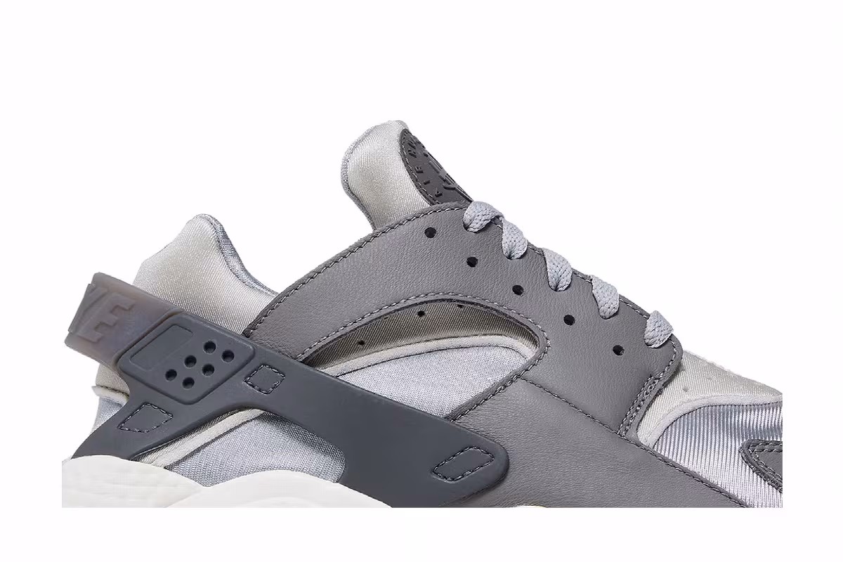 Nike Air Huarache Light Smoke Grey, view 3