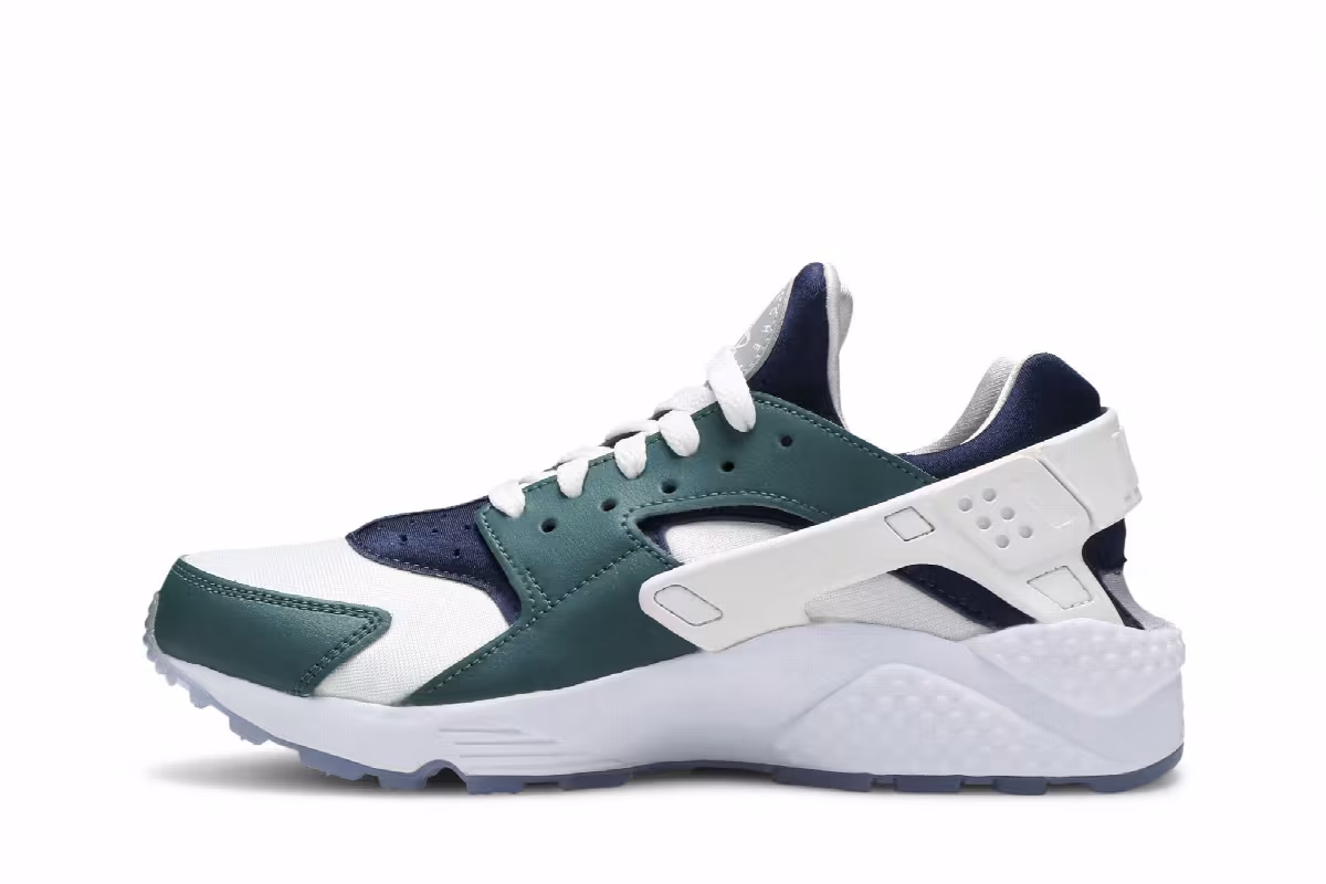 Nike Air Huarache iD, view 4