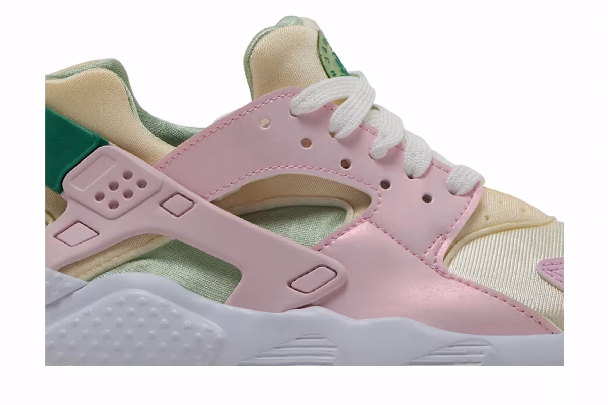 Nike Air Huarache Run SE GS Strawberry Shortcake, view 3