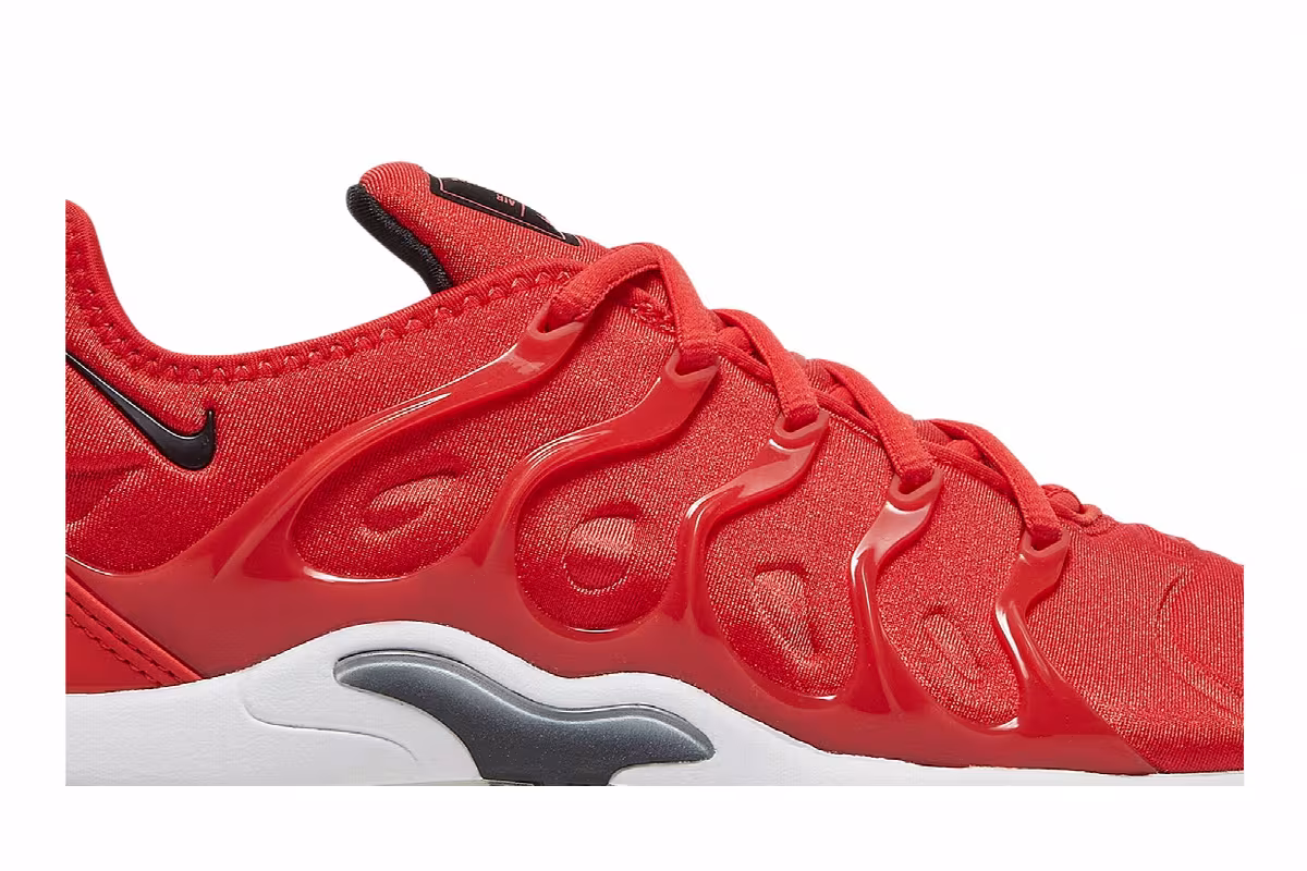 Nike Women's Air VaporMax Plus Chile Red, view 3