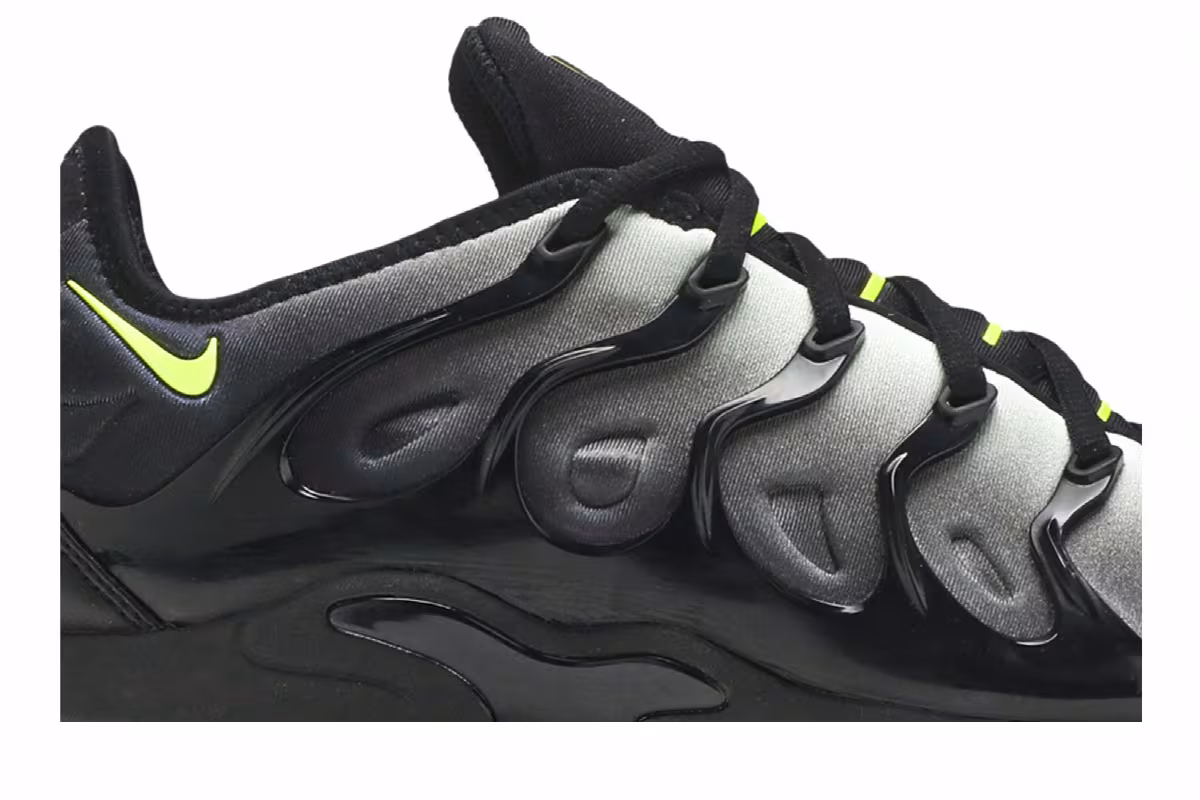 Nike Air VaporMax Plus Neon, view 3