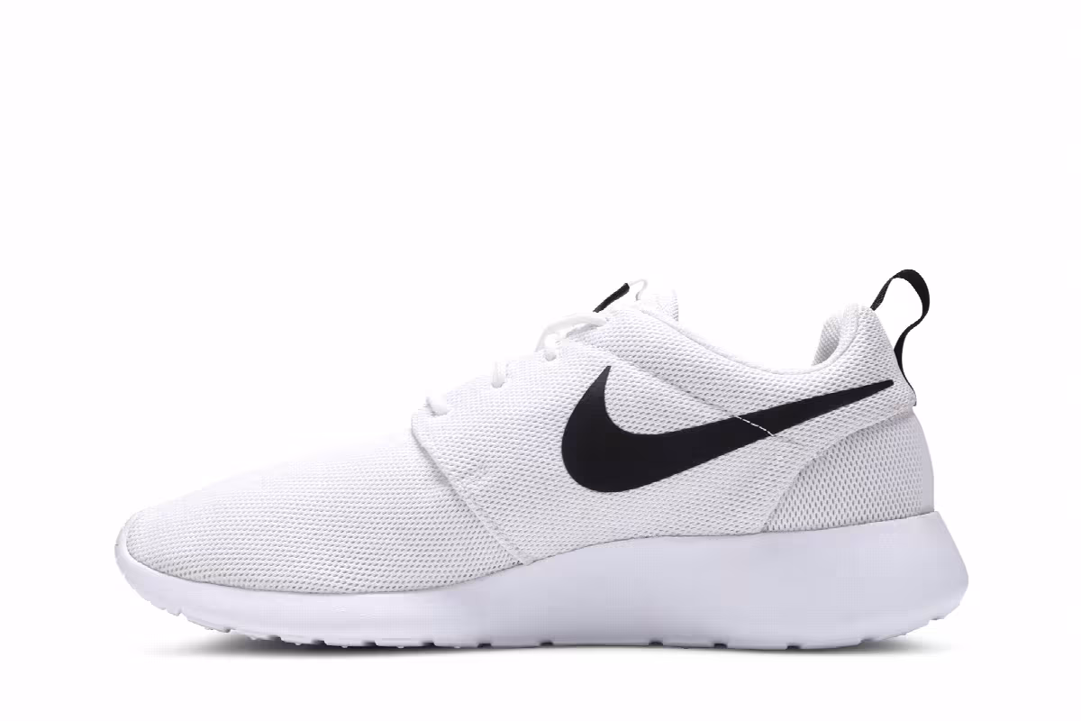 Nike Women's Roshe One White Black, view 4