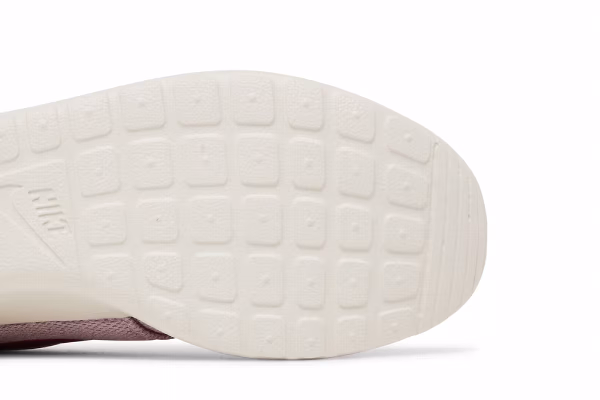 Nike Women's Roshe One Plum Chalk, view 6