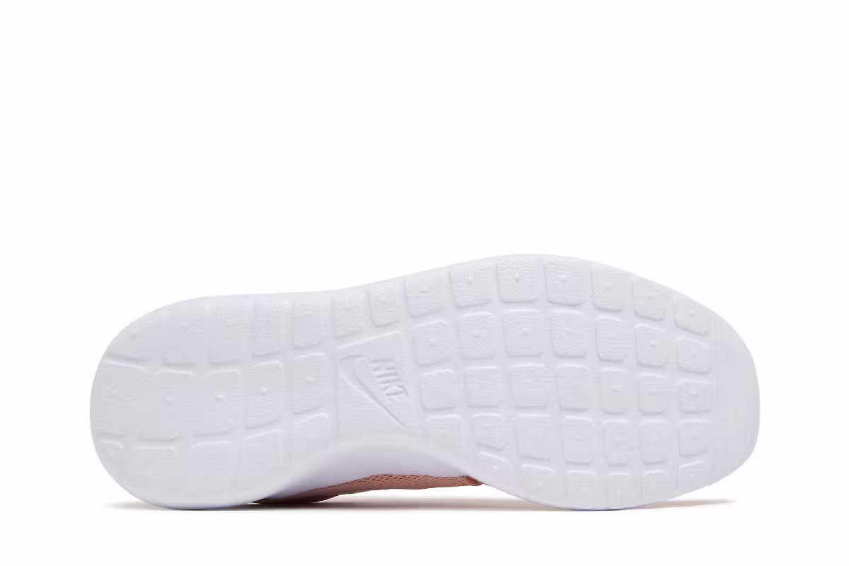 Nike Women's Roshe One Coral Stardust, view 5