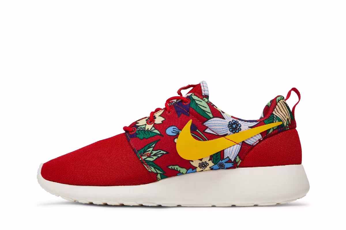 Nike Women's Roshe One Print Aloha Pack, view 4