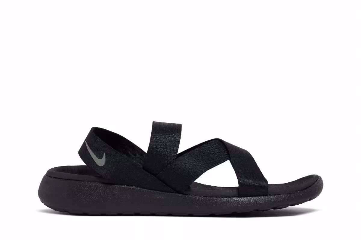 Nike Women's Roshe One Sandal Black, view 2