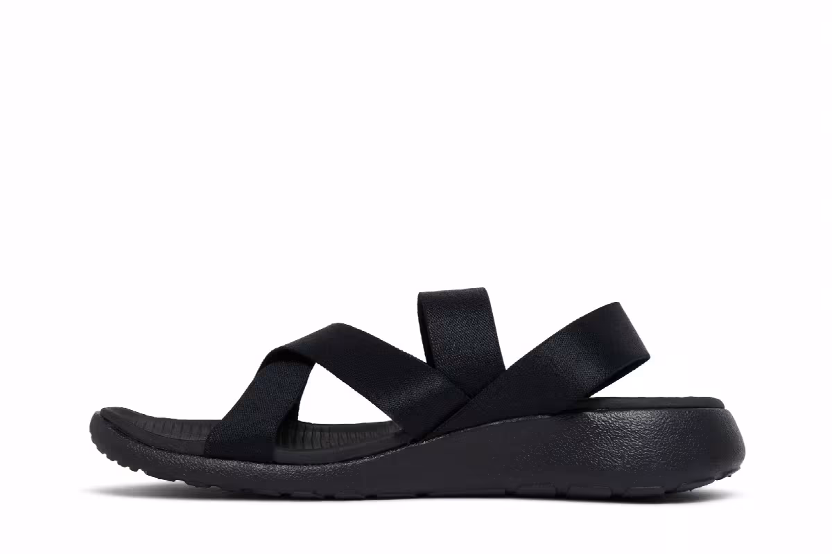 Nike Women's Roshe One Sandal Black, view 4