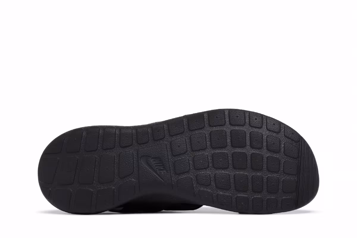 Nike Women's Roshe One Sandal Black, view 5