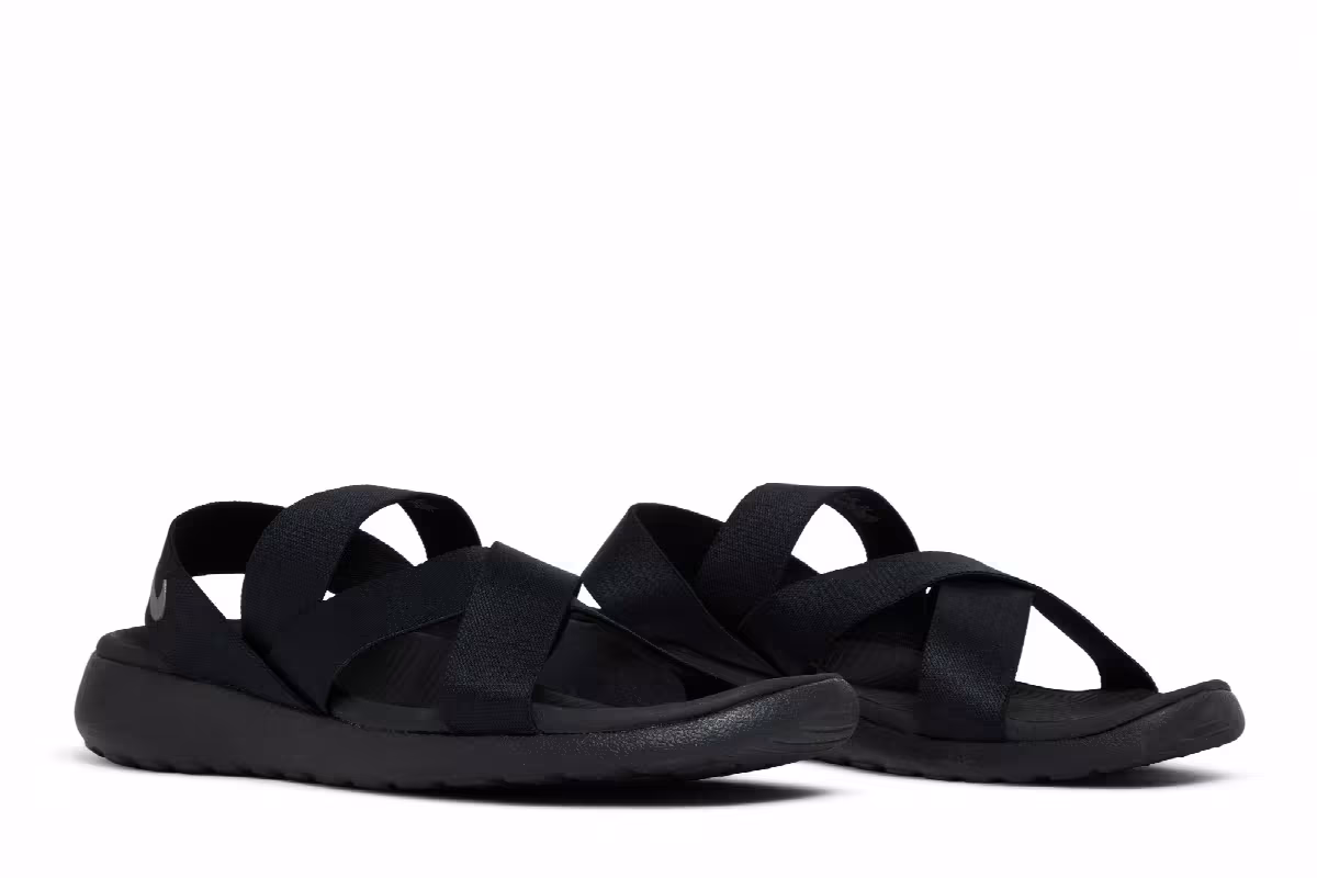 Nike Women's Roshe One Sandal Black, view 9