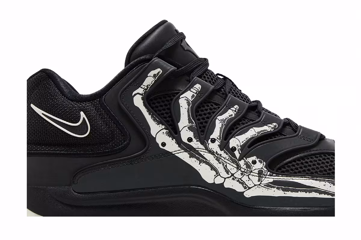 Nike KD 18 Halloween, view 3