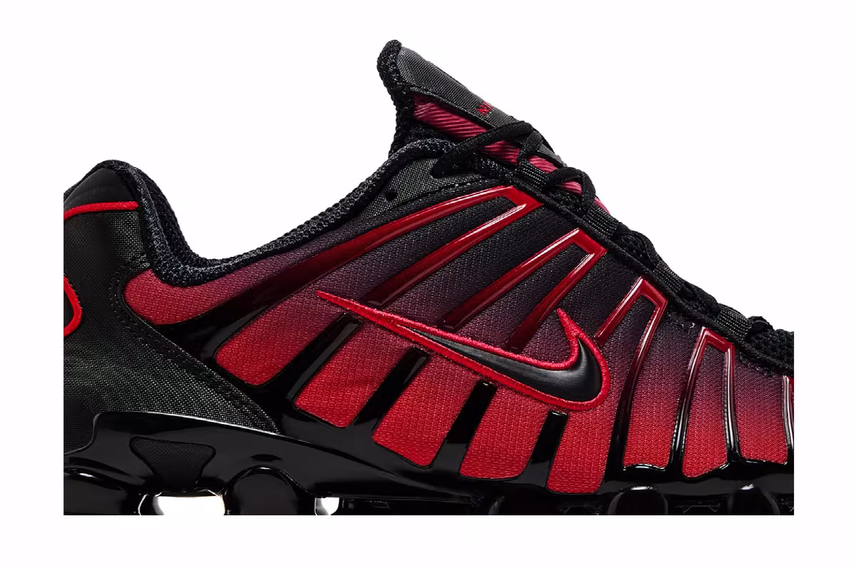 Nike Shox TL Black University Red Gradient, view 3