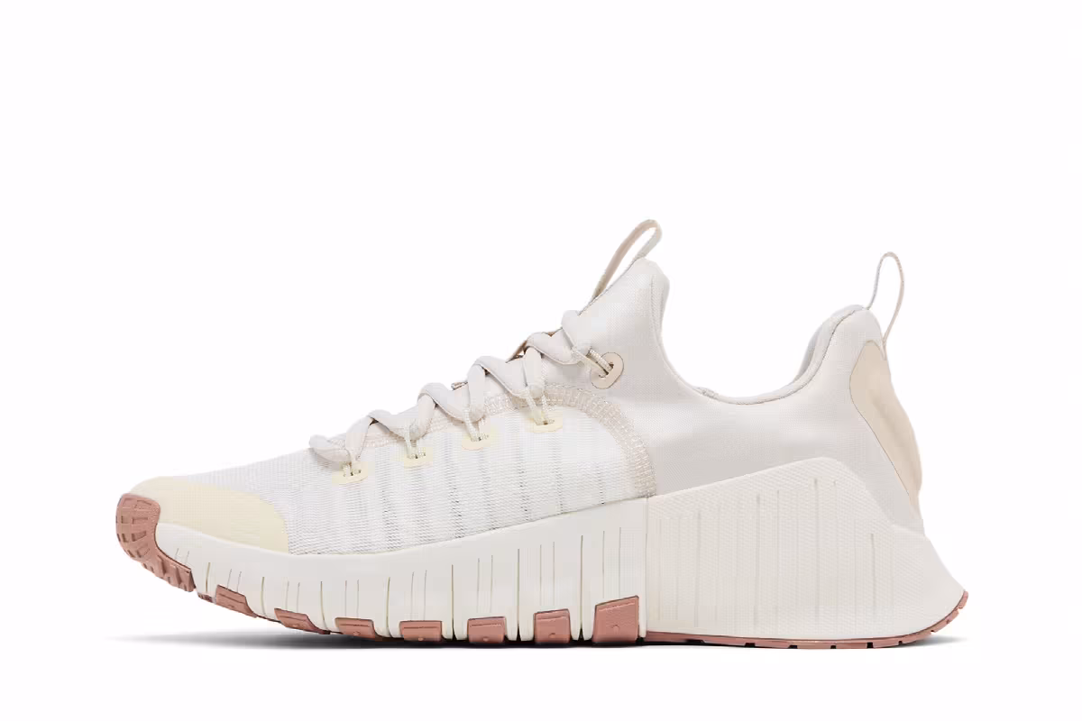 Nike Women's Free Metcon 6 Soft Pearl Particle Pink, view 4