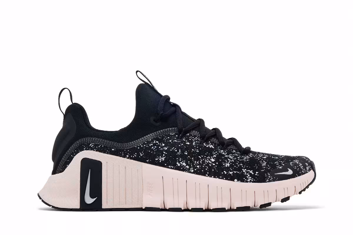 Nike Women's Free Metcon 6 SE Black Metallic Silver, view 2