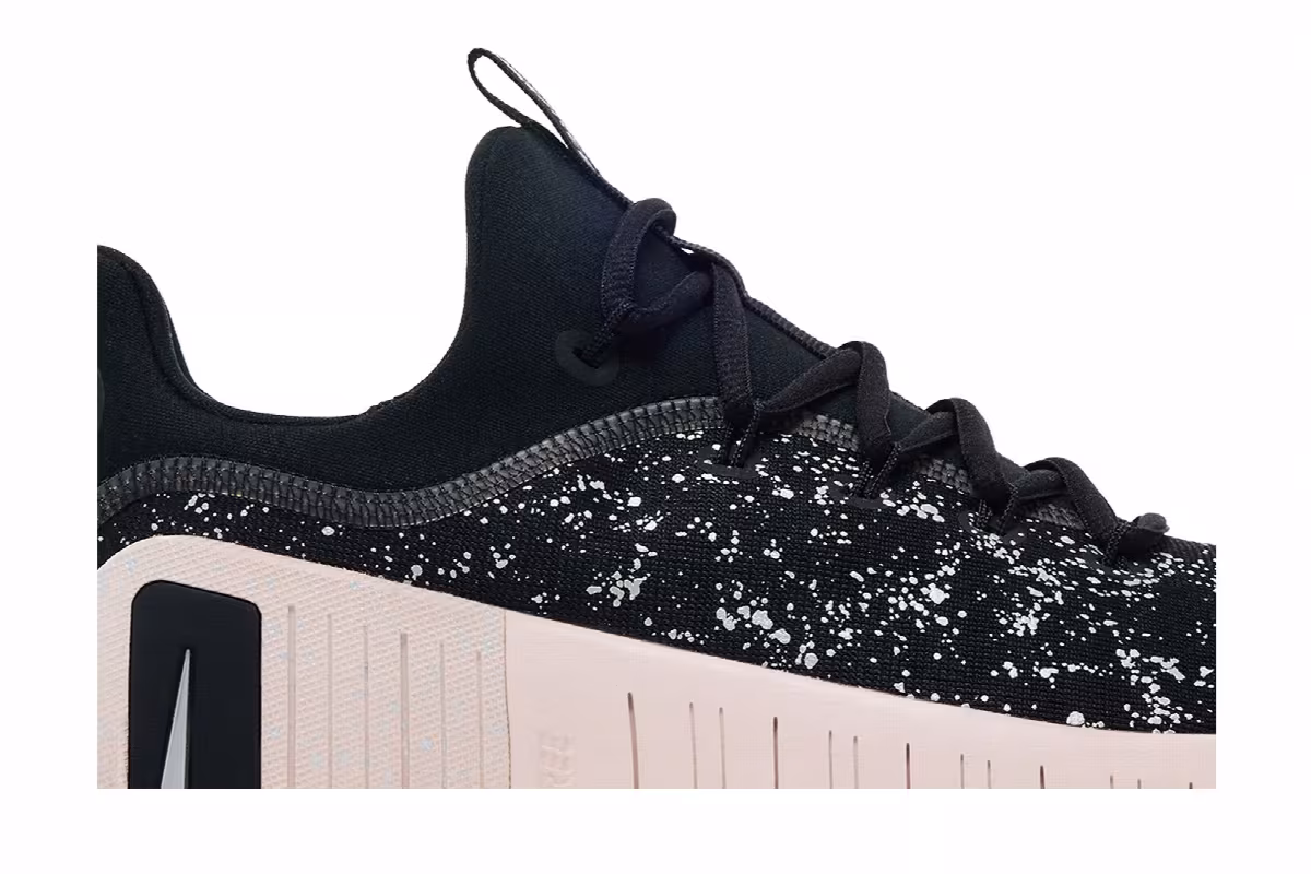 Nike Women's Free Metcon 6 SE Black Metallic Silver, view 3