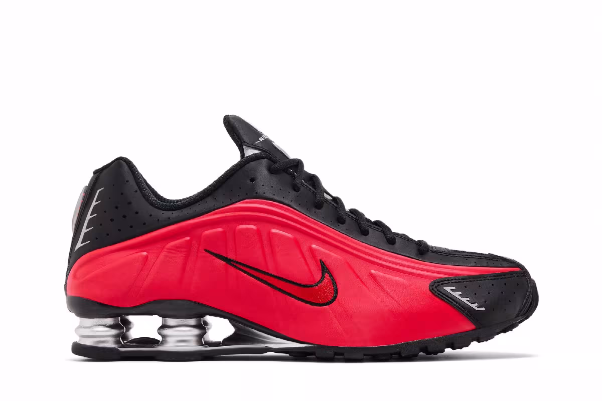 Nike Shox R4 University Red Black, view 2