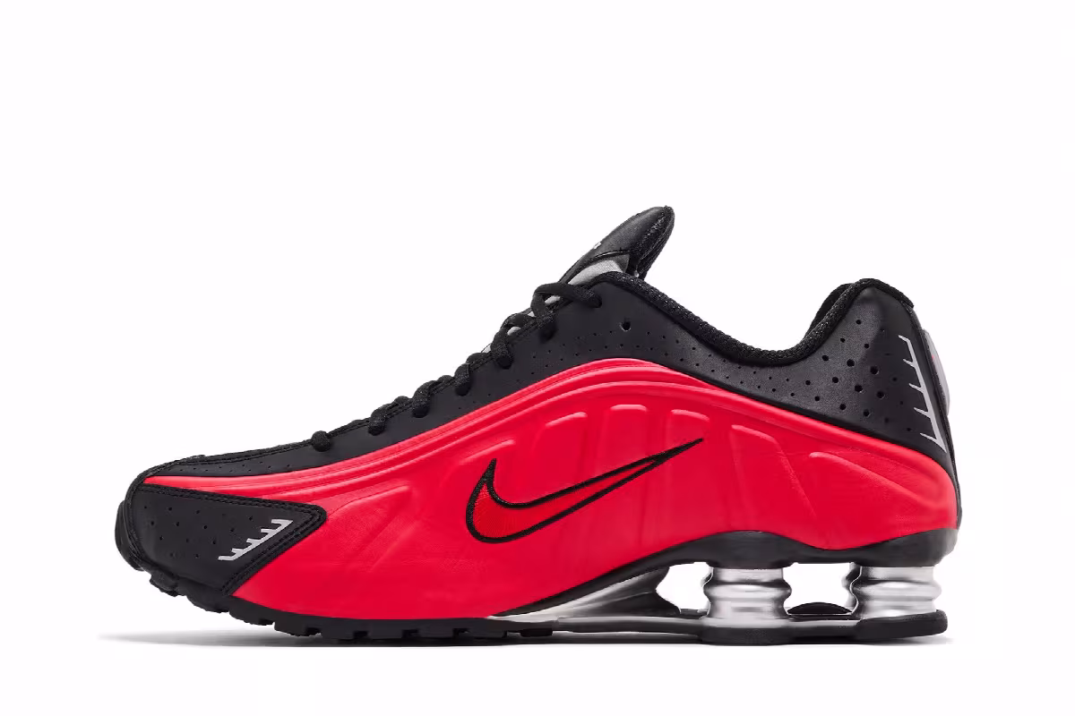 Nike Shox R4 University Red Black, view 4