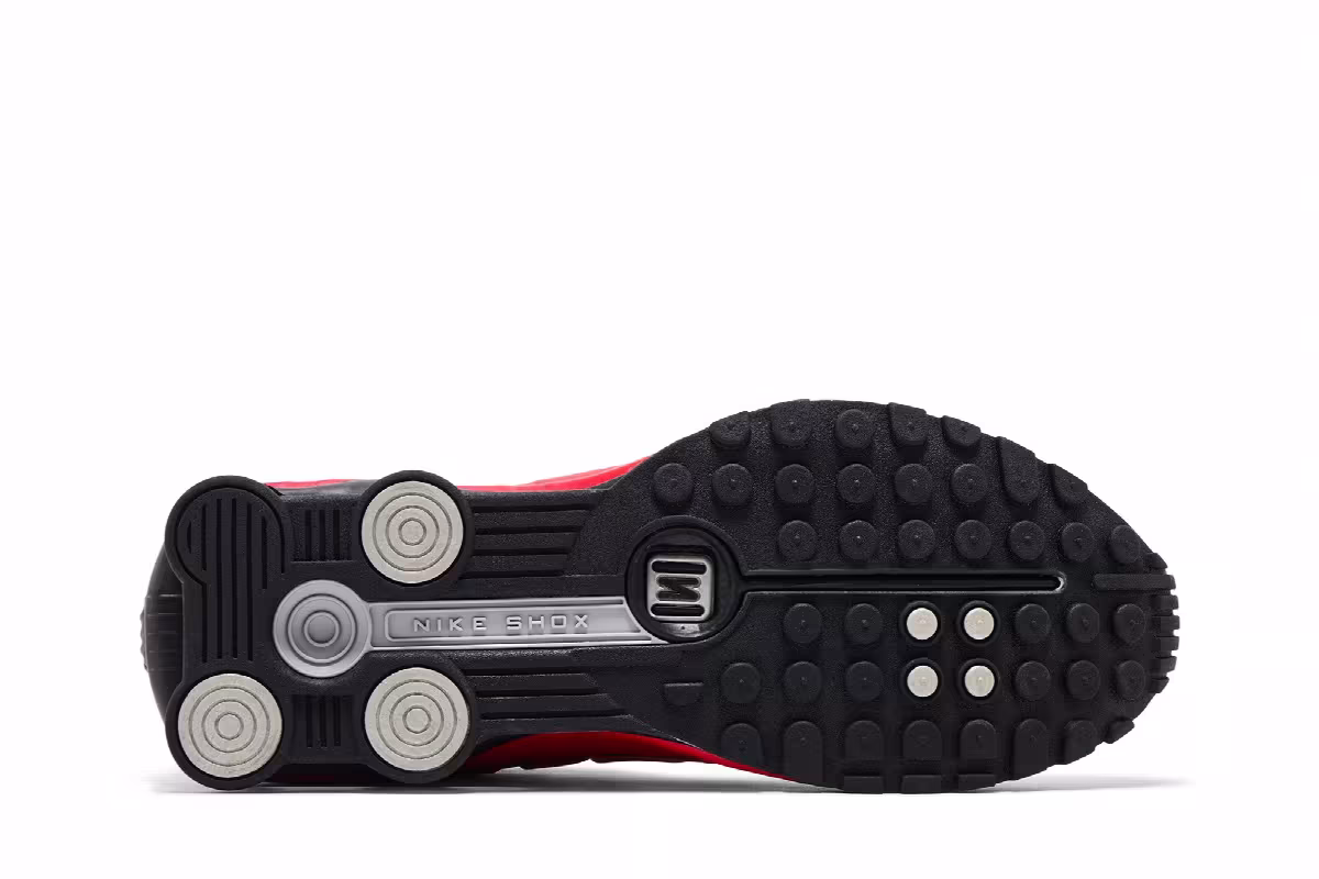 Nike Shox R4 University Red Black, view 5