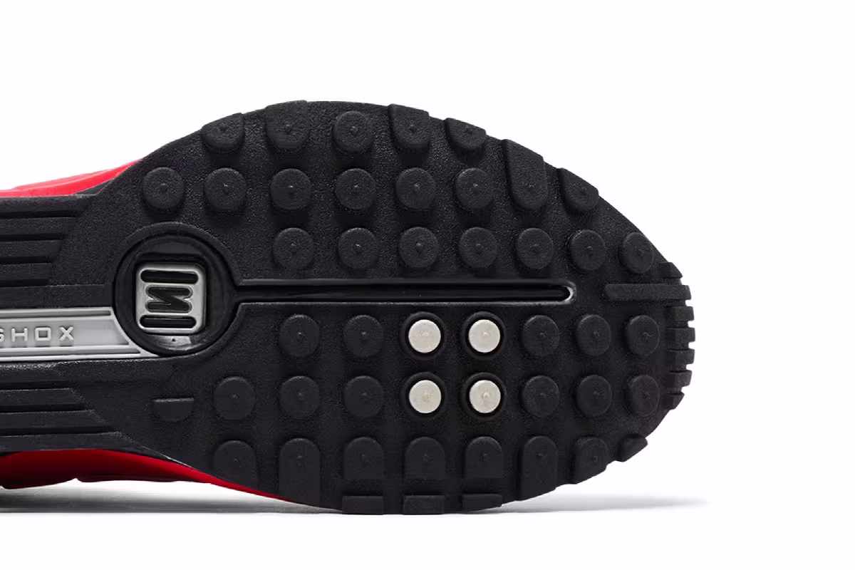 Nike Shox R4 University Red Black, view 6