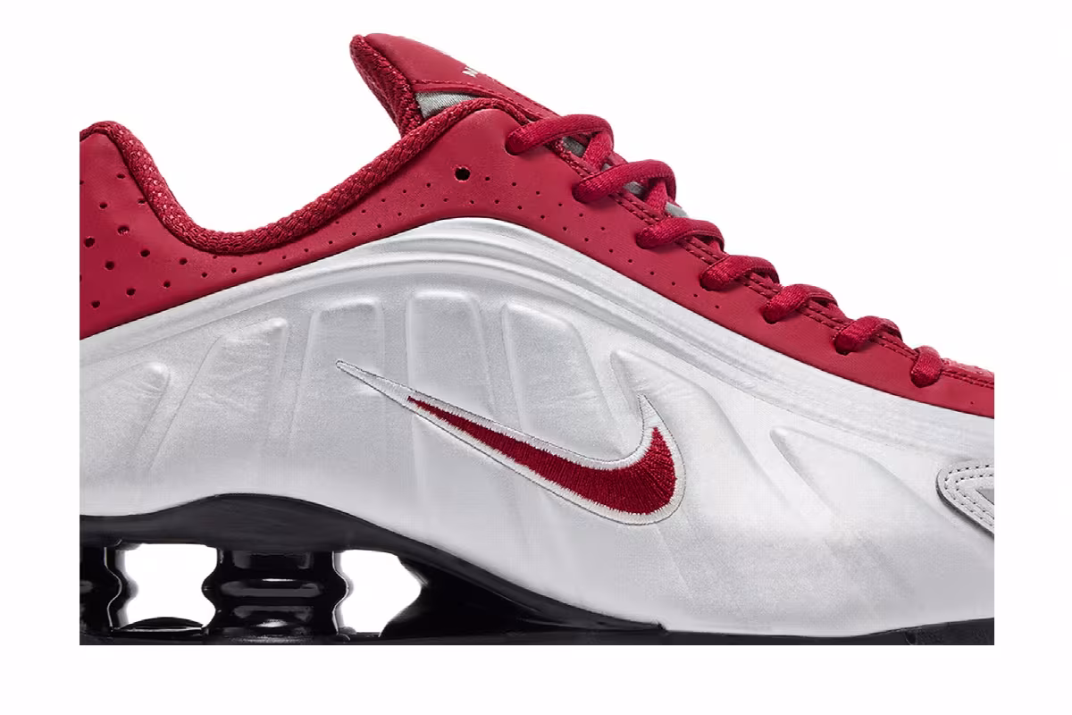 Nike Shox R4 Metallic Silver Black Team Crimson, view 3