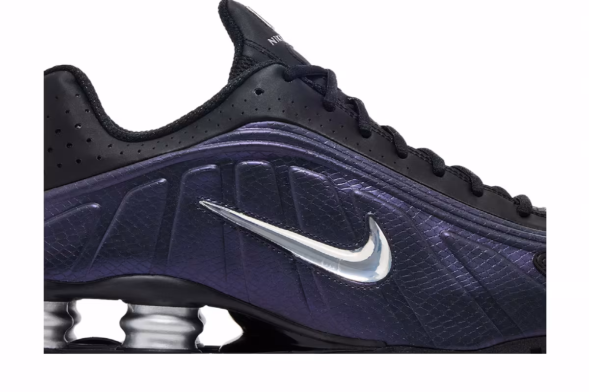 Nike Shox R4 Black Metallic Silver Purple Dynasty, view 3